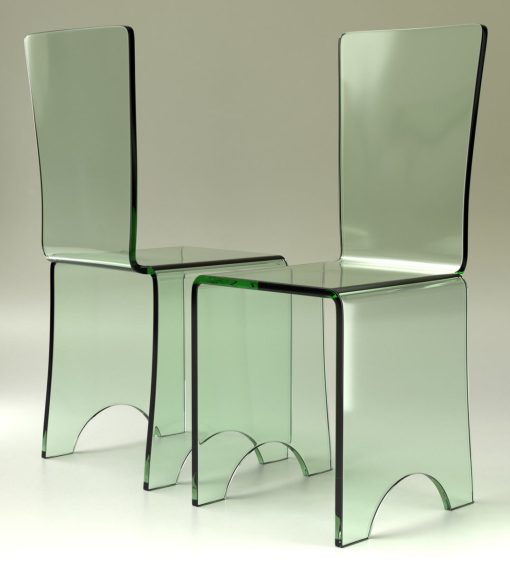 La sedia fantasma: quando il vetro rende invisibile